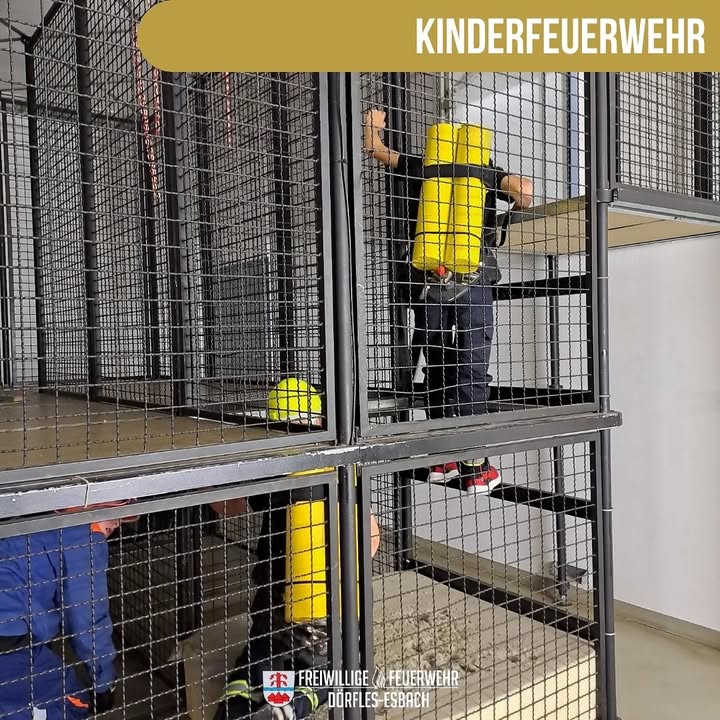 Unseren letzten Kinderfeuerwehrdienst verbrachten wir mit der Jugendfeuerwehr in der Atemschutzanlage in Ebersdorf.