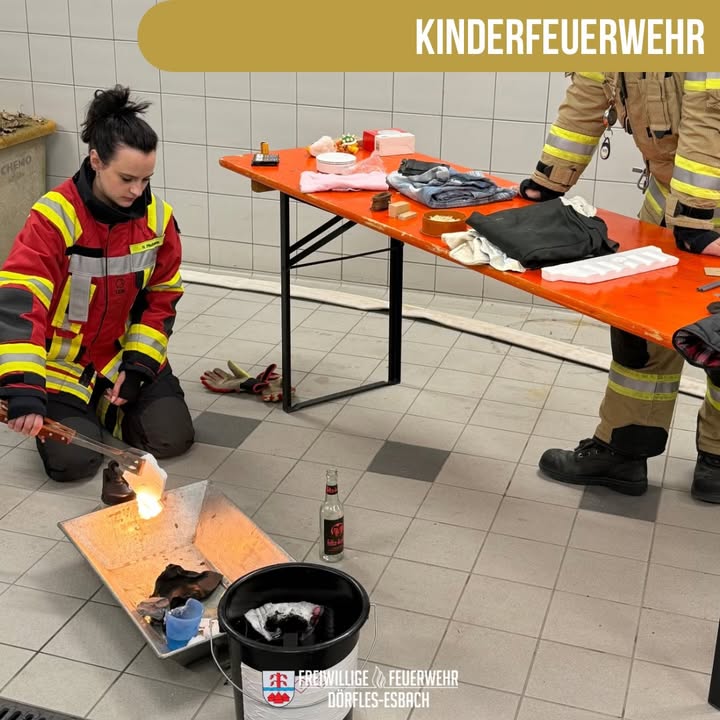 Bei unserem letzten Kinderfeuerwehrdienst am Freitag drehte sich alles um das Thema „Was brennt – was brennt nicht?“. 🧯