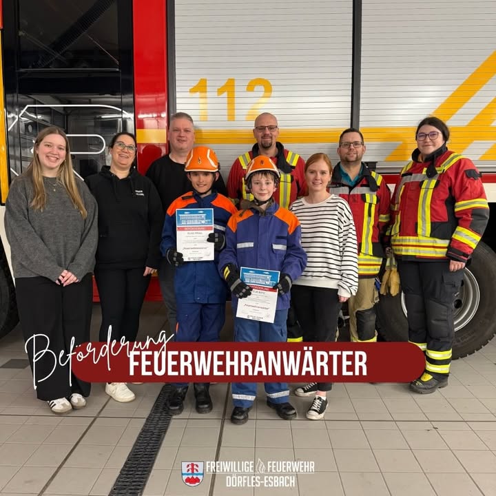 Bei unserem Kinderfeuerwehrdienst am Freitag konnten wir Elias & Felix in die Jugendfeuerwehr übergeben. Da die Jugendfeuerwehr gleichzeitig Dienst hatte, wurden die beiden nach ihrer Einkleidung mit einem Applaus empfangen und aufgenommen.