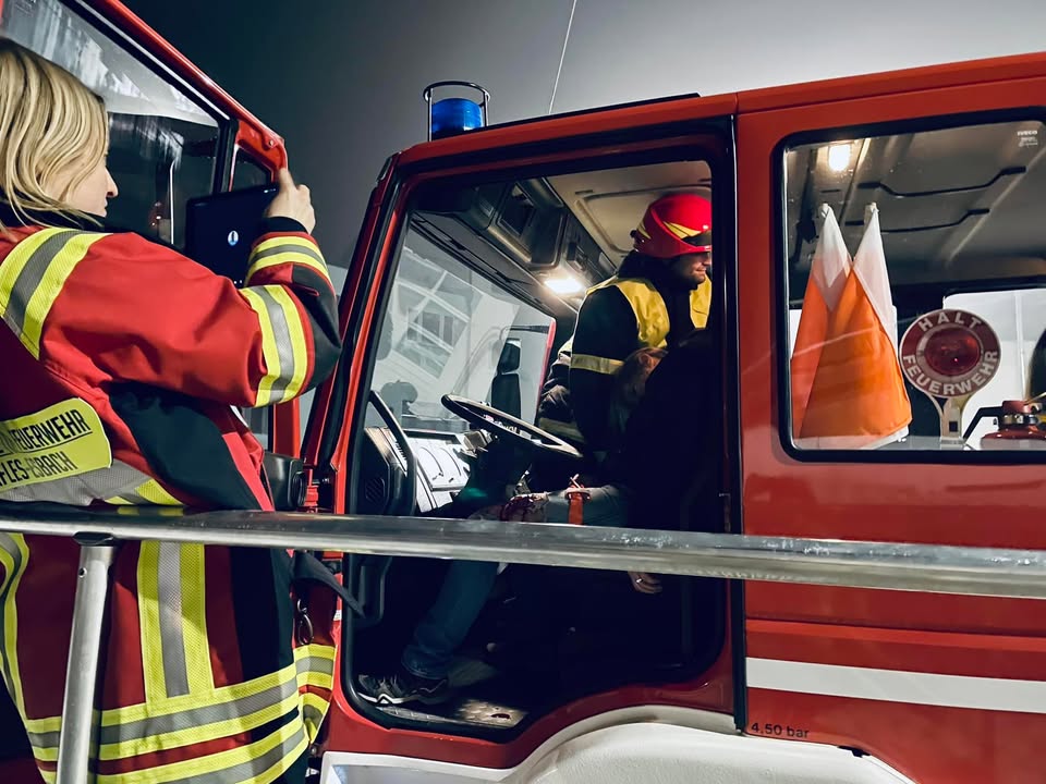 Gestern trainierten unsere Sanitäter gemeinsam mit den Sanitätern und Sanitäterinnen der Freiwillige Feuerwehr Coburg ihre Erste Hilfe Fähigkeiten.