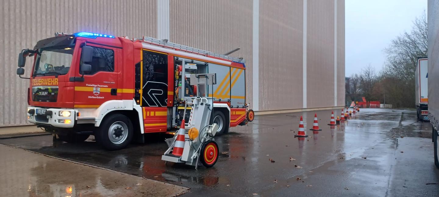Heute war wieder viel los bei uns. Zwei Kammeraden unterstützten mit unserem HLF die Feuerwehr Rödental bei der MTA. Hier stand das Thema "Einheiten im THL Einsatz" auf dem Ausbildungsplan.